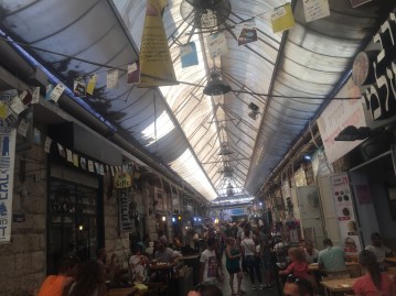 Machane Yehuda in preparation for shabbat - A Balagan!